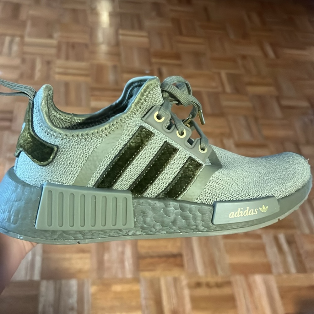 Adidas NMD R1 - Picture 2 of 3